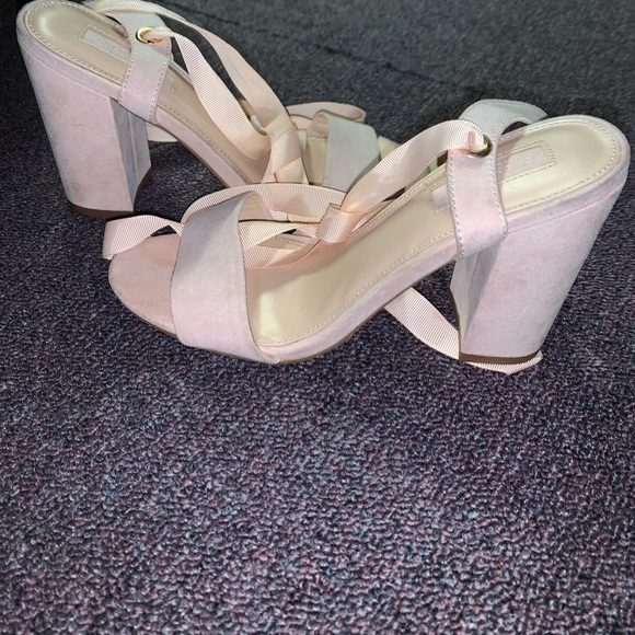 Pink heels - Picture 2 of 3